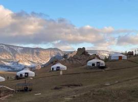Apache Eco Camp, Terelj Nationalpark Mongolia，位于Bayan Bulagiin Hural纳来哈特勒吉国家公园附近的酒店