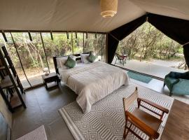 Olkinyei Mara Tented Camp，位于塔勒克的木屋