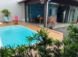 Casa com piscina em Itapema próximo a praia