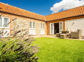 Filby Barn by Big Skies Cottages，位于Docking的度假屋