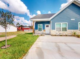Uvalde Avenue Abode
