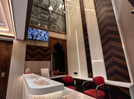 V HOTEL，位于Brahmapur的酒店