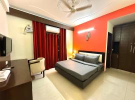 room with kitchen near golf course road，位于古尔冈的酒店