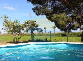 Quet - Casa rural con piscina privada en el Delta del Ebro - Deltavacaciones，位于代尔特布雷的酒店