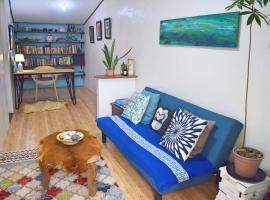 Cozy 1-bedroom house in quiet residential village.，位于伊洛伊洛的酒店