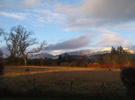 Aquila Retreats，位于科姆里的酒店