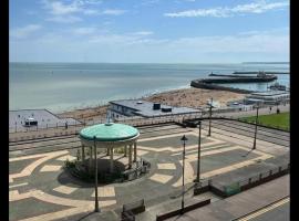 Beach View Apartment - Top floor sea view Ramsgate，位于拉姆斯盖特的酒店