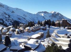 Charmant T2 classé 3 étoiles, Les Crozats, Magnifique vue montagne，位于阿沃里亚兹图尔滑雪缆车附近的酒店