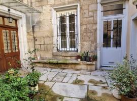 Au coin cach&eacute;，位于多勒的自助式住宿