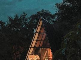 Cabaña 25km de Medellín, Benevento Glamping，位于希拉多塔的木屋