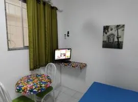Seu Apto Praia da Costa 6 com Cama Casal e Opcional Pequena Cama Solteiro Simples Barato Local Excelente Ar Cond TV Microondas Todo seu Centro