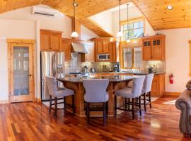 Coyote Run Retreat by Tahoe Getaways - 3BR Pet Friendly with HOA Amenities, Minutes to Downtown Truckee & Northstar Resort!