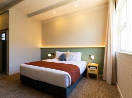 The Clovercrest Hotel Motel，位于Modbury的酒店