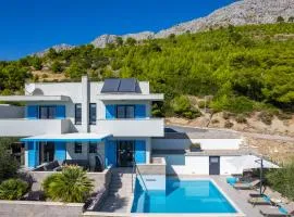 Villa Allegra with 32msq heated pool, 300m far from sandy beaches, open sea view