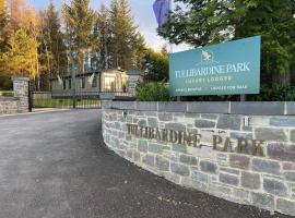 Forest Lodge, Tullibardine Park Luxury Lodges，位于奥赫特拉德的酒店