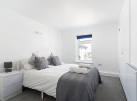 Bright and Modern St Just 1 bedroom apartment in old Cornwall，位于圣贾斯特的酒店