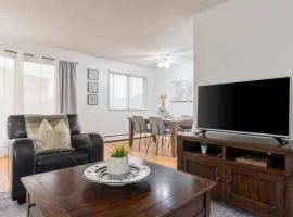 COZY 2BR with Balcony and Parking Near NLRHC