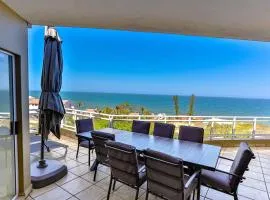 Les Dauphine 3 - Premier Beach Front Apartment