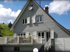 La Faya "Molerhüsli"- Gemütliches, gehobenes Ferienhaus in Muggenbrunn -Feldberg，位于姆根布朗的度假屋