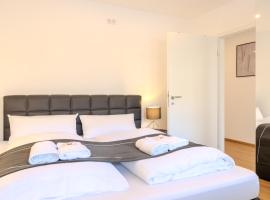 Premium Zuhause - Seeblick, Balkon, Pool & Seepromonade，位于Langscheid的酒店