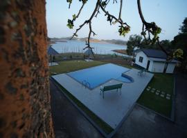 Misty Dam Wayanad Premium Resort With Banasura Dam View，位于Padinjarathara的度假村