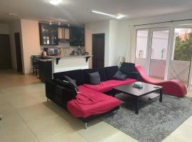 Beautiful 2 Bedrooms Apartment - Azaiba，位于‘Udhaybah的酒店