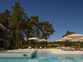 Hotel Saltic Resort & Spa Łeba，位于韦巴的酒店