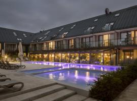 Hotel Saltic Resort & Spa Łeba，位于韦巴的酒店