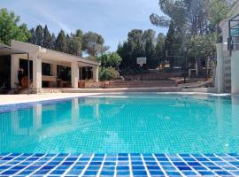 Alojamiento con piscina a 10 minutos de Puy du Fou Toledo，位于Guadamur的酒店