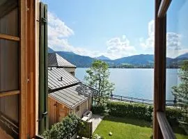 Villa Tegernsee - Exclusive Lakefront Villa with private Zirben Sauna, 4 Rooms for Family & Friends