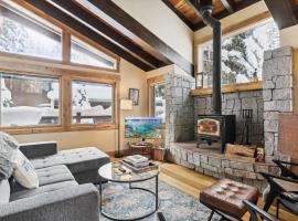 Mariposa Heights at Alpine - Ski Shuttle to Slopes- Fireplace- Forest Views，位于阿尔卑斯山草甸的酒店
