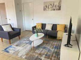 Cozy 1 Br Apartment in Long Beach MS Jm3，位于长滩的酒店