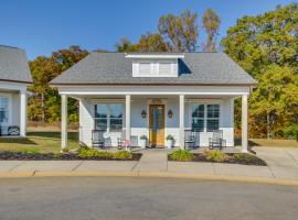 Lake Access and Boat Slip Greenwood Cottage!，位于Waterloo的酒店