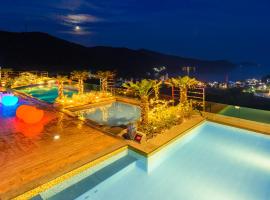 Friemily Pool Villa & Hotel，位于巨济Irun-myeon的酒店
