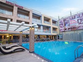 Royal Palace Beach Resort，位于曼达莫尼的酒店