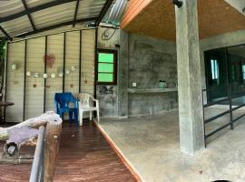 Pana and River Homestay Kang Krachan，位于班康卡臣的酒店