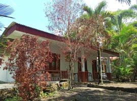 Tangkoko Jungle Homestay，位于Rinondoran的酒店