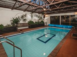 Family Fun Swimming Pool Spa Pool，位于新普利茅斯的酒店