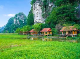 Lotus Field Homestay，位于宁平的酒店