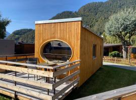 Unique Tiny Eco Lodges with gorgeous views to Jungfrau Massiv，位于因特拉肯的酒店