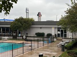 Motel 6 Mesquite, TX Town East，位于梅斯基特的酒店