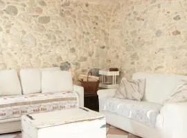 Valdastico Casetta in sasso con giardino