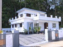 Holiday Villa - Your Second Home - Kothamangalam，位于Kotamangalam的别墅
