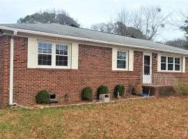 Beautiful Ranch Home Between Virginia Beach and Norfolk