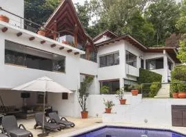 Lake view house with private pool