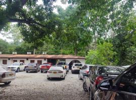 Hotel Portones de Rioclaro Las Mercedes，位于特里温福港的酒店