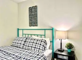 Private Room with Shared Bathroom on the 1st Floor 10 minutes walk to University of Washington