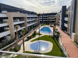 Flamenca Village apartment - close to the beach and La Zenia Boulevard，位于奥里韦拉的酒店