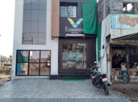 V Executive Hotel,Shivani，位于Sivni的酒店