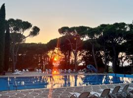 Belvedere Pineta Camping Village Grado，位于格拉多的酒店